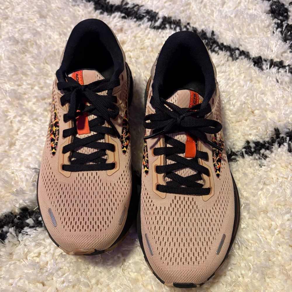 Size 8 - Brooks Adrenaline GTS 22 Khaki Leopard W